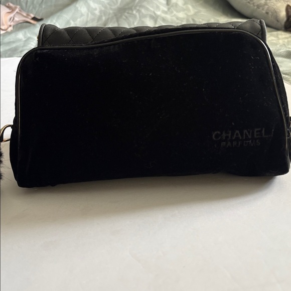 CHANEL (PARFUM) BLACK VELVET BAG…CLUTCH/MAKEUP BAG/ANYTHING BAG😊❤️😊 - Picture 10 of 13